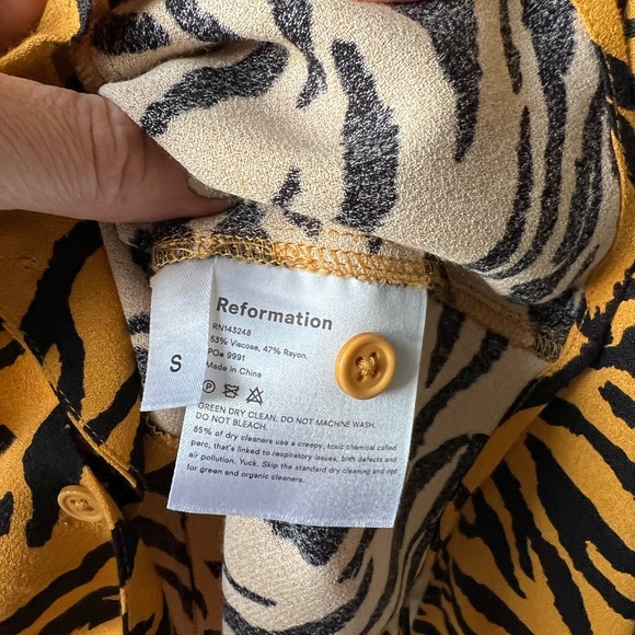Animal print button down, sweetheart neckline Reformation top. - Picture 6 of 7